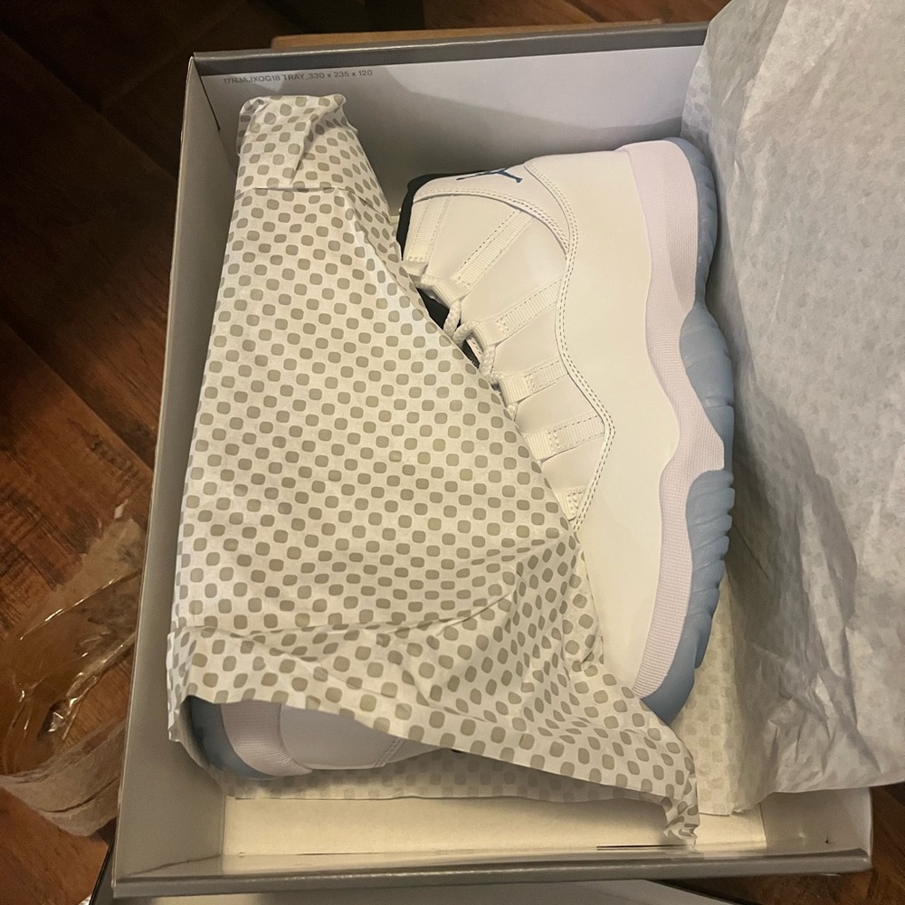 Brand new size 8 Jordan 11 Legend Blues